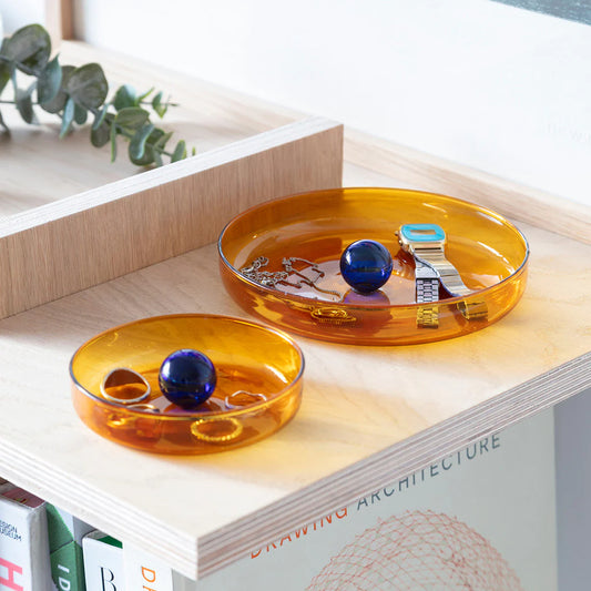Handmade borosilicate glass dish available in 2 sizes. Perfect for the dining table, desk or bedside, our food-grade dish features a playful bubble around which to arrange snacks, stationery or jewellery.