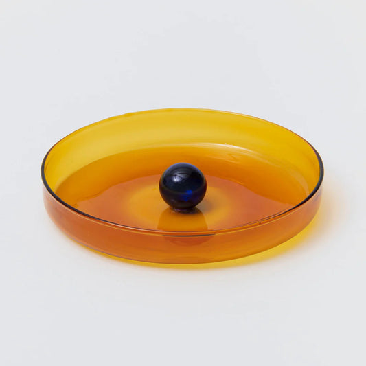 Handmade borosilicate glass dish available in 2 sizes. Perfect for the dining table, desk or bedside, our food-grade dish features a playful bubble around which to arrange snacks, stationery or jewellery.