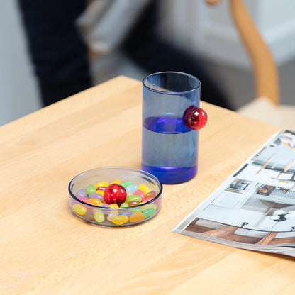 Handmade borosilicate glass dish available in 2 sizes. Perfect for the dining table, desk or bedside, our food-grade dish features a playful bubble around which to arrange snacks, stationery or jewellery.