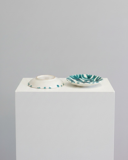 Saucers detail on pedestal